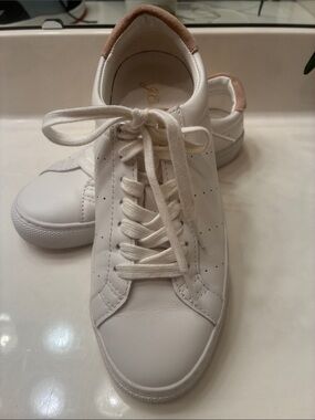 J. CREW WOMANS LEATHER SNEAKER
SIDE LAZOR. CUT DESIGN/ SUEDE LEATHER 6H